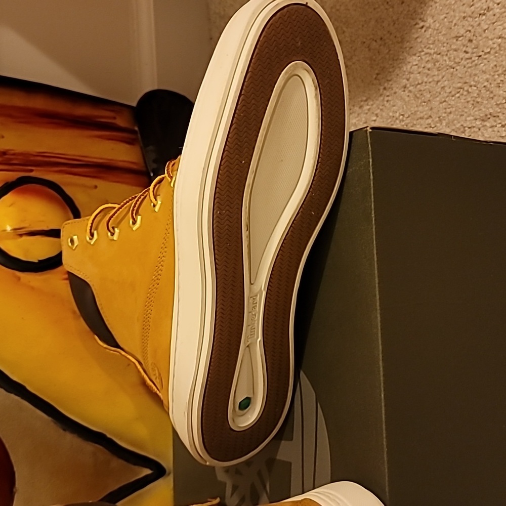 Shoes - Picture 3 of 4